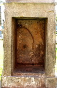 Musée du Caire - Jardins - naos (EG07-1140.jpg)