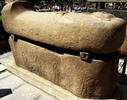 Musée du Caire - Jardins - sarcophage (EG07-1144.jpg)