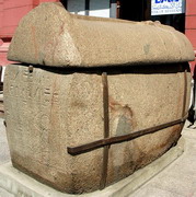 Musée du Caire - Jardins - sarcophage (EG07-1146.jpg)