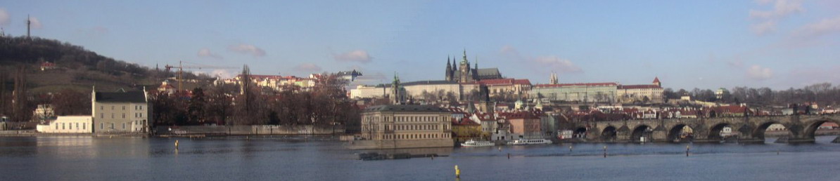 Panoramique depuis le quai Smetanovo