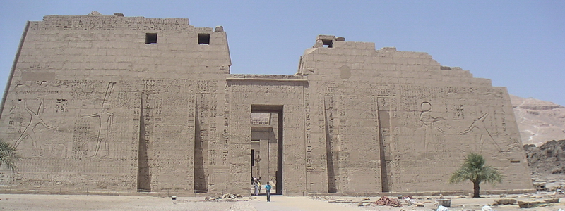 Thèbes ouest - Medinet Habou, premier pylône