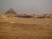 Saqqara depuis Abusir (EG03-129.jpg)
