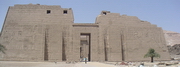 Thèbes ouest - Medinet Habou, premier pylône (EG04-1065.jpg)