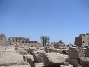 Karnak - stockage des pierres non encore identifiées