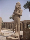 Karnak - statute colossale dans la première cour