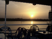 Vue du Nil - coucher de soleil depuis le bateau