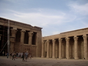 Edfou - cour hypostyle