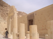 Thèbes ouest - Deir el-Bahari, cour supérieure