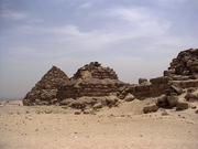 Gizeh - pyramides des reines (Mykérinos)
