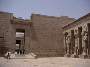 Thèbes ouest - Medinet Habou, salle péristyle