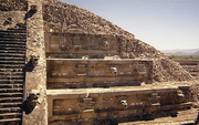 Teotihuacan - temple de Quetzalcoatl (Serpent à plumes) et Tlaloc (Dieu de la Pluie)