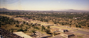 Teotihuacan - l'avenue des Morts (depuis le sommet de la pyramide du Soleil)