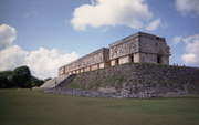 Uxmal - Palais du Gouverneur (MX25-20.jpg)