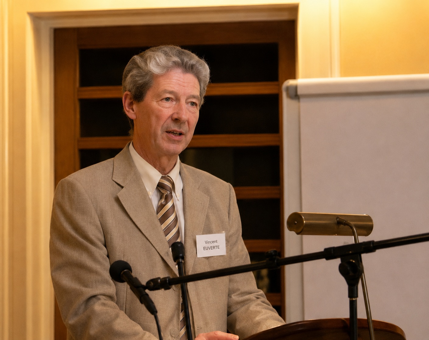 Vincent Euverte donnant une conférence